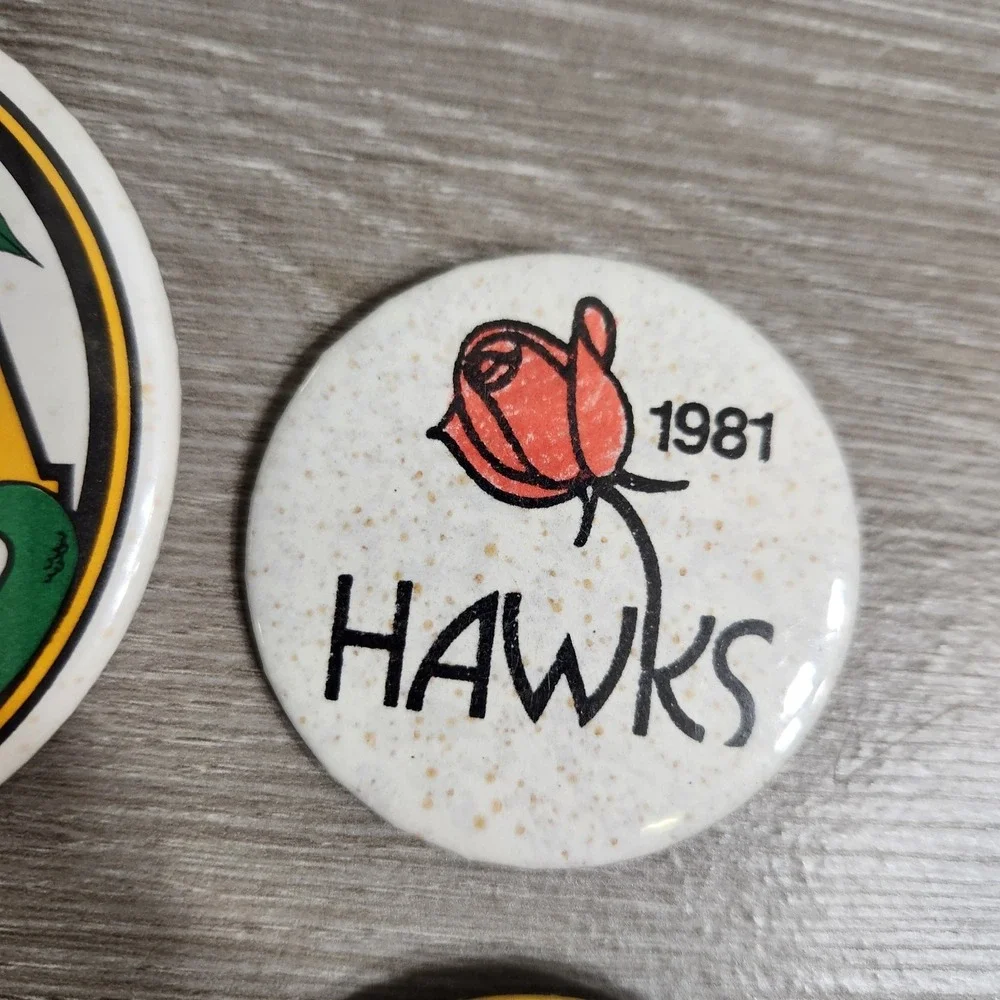 Vtg 80s 90s University of Iowa Hawkeyes Buttons/Pins 7 Pcs,Peach Bowl Gator Rose
